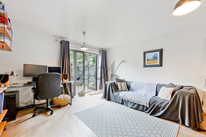 2 Bedroom Ground Maisonette To Rent In Dalmeny Road, Tufnell Park, N7