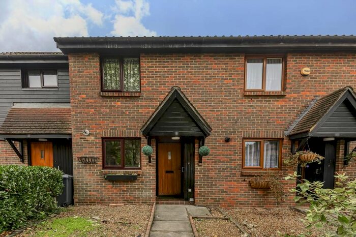 2 Bedroom Detached House To Rent In Sunbury, Surrey, TW13