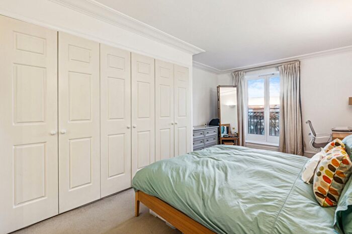 2 Bedroom Flat For Sale In Consort Court, Wrights Lane, W8