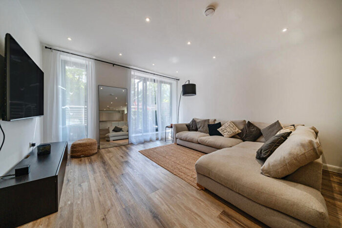 2 Bedroom Apartment For Sale In Southill Road, Chislehurst, BR7