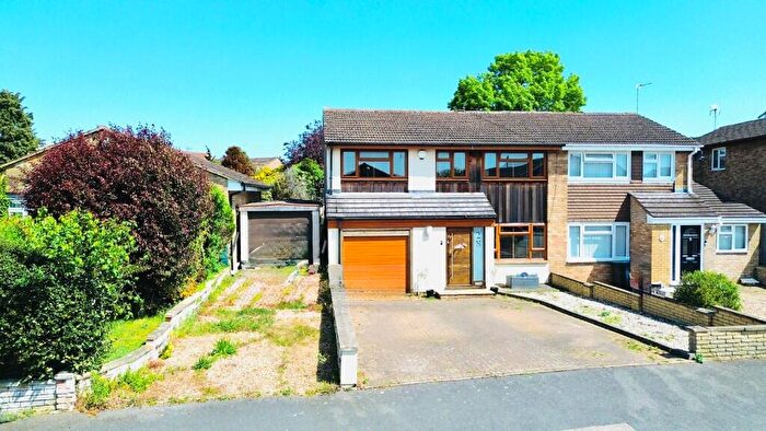 4 Bedroom Semi-Detached House For Sale In Porters Close, Deanshanger, MK19