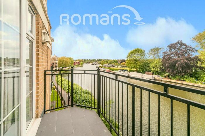 3 Bedroom Apartment To Rent In Regents Riverside, Caversham, RG1