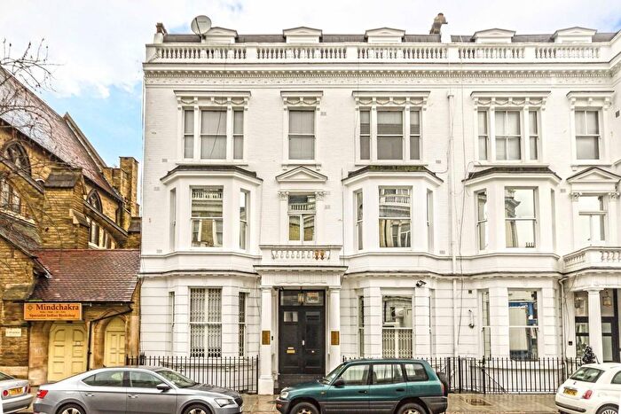 1 Bedroom Flat To Rent In Castletown Road, London, W14