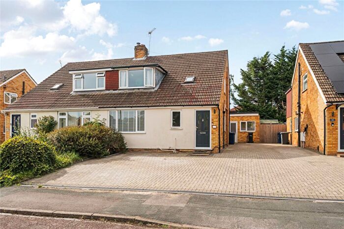 3 Bedroom Semi Detached House For Sale In Wentworth Close, Farnham, Surrey, GU9
