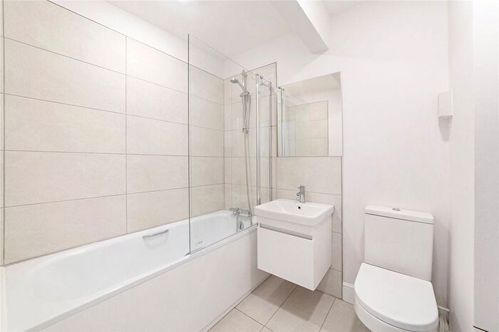 1 Bedroom Terraced House To Rent In Camden Street, Camden, NW1
