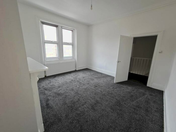 3 Bedroom Flat To Rent In Ripon Street, Gateshead, NE8