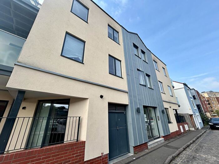 3 Bedroom Apartment To Rent In Stillhouse Lane, BS3