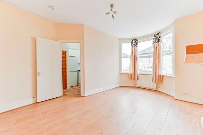 2 Bedroom Flat To Rent In Quadrant Road, Thornton Heath, CR7
