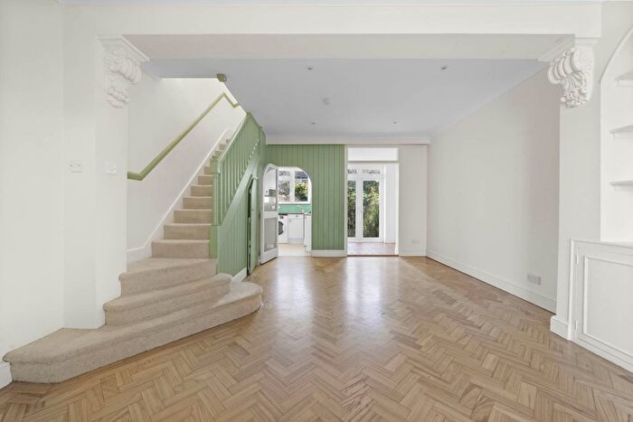 2 Bedroom Property To Rent In Child`S Street, Earls Court, SW5