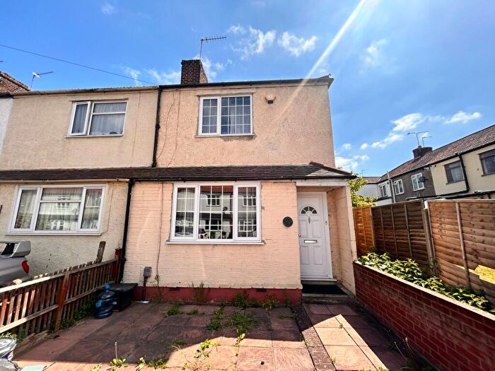 2 Bedroom End Of Terrace House To Rent In Finchley Close, Dartford, DA1
