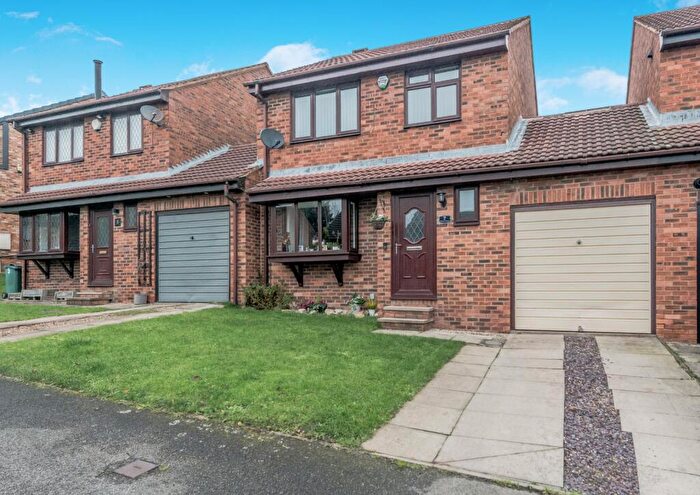 3 Bedroom Link Detached House For Sale In Meadowcroft Rise, Bierley, Bradford, West Yorkshire, BD4