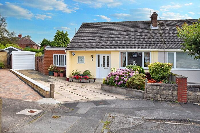 2 Bedroom Bungalow For Sale In Redhill Close, Tingley, Wakefield, West Yorkshire, WF3