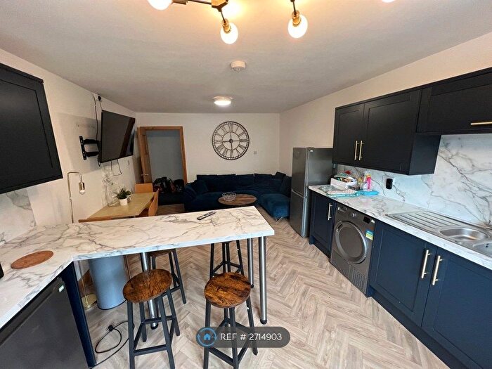 5 Bedroom Flat To Rent In County Road, Ormskirk, L39