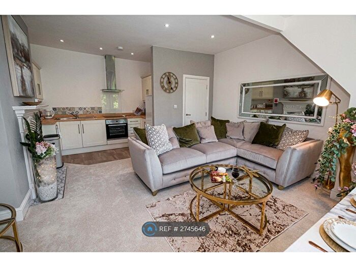 2 Bedroom Flat To Rent In Approach Road, Poole, BH14