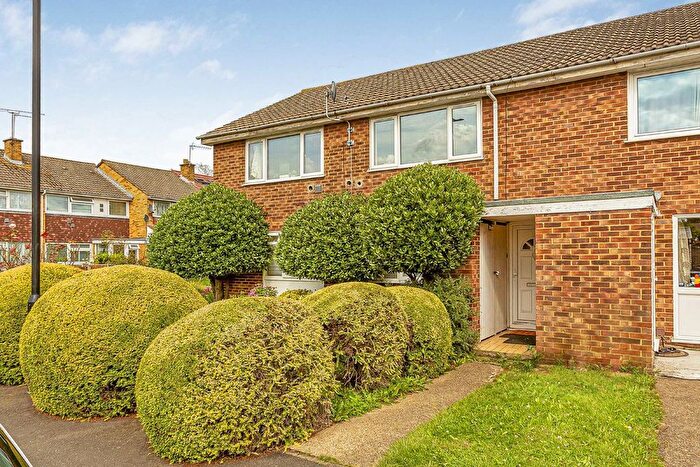 2 Bedroom Maisonette For Sale In Channel Close, Hounslow, TW5