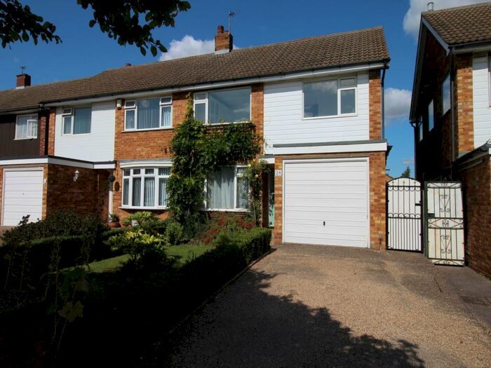 3 Bedroom Semi-Detached House To Rent In Tiverton Road, Bedford, MK40