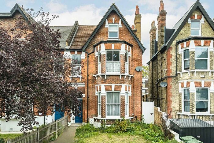 4 Bedroom Semi-Detached House For Sale In Greyhound Lane, Streatham, SW16