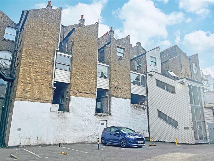 1 Bedroom Flat For Sale In Worthington Street, Dover, CT16