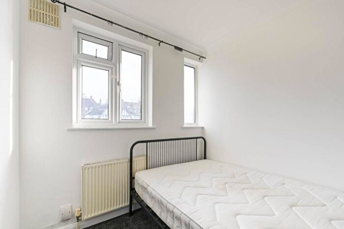 4 Bedroom Flat To Rent In Kings Avenue, Balham, London, SW12