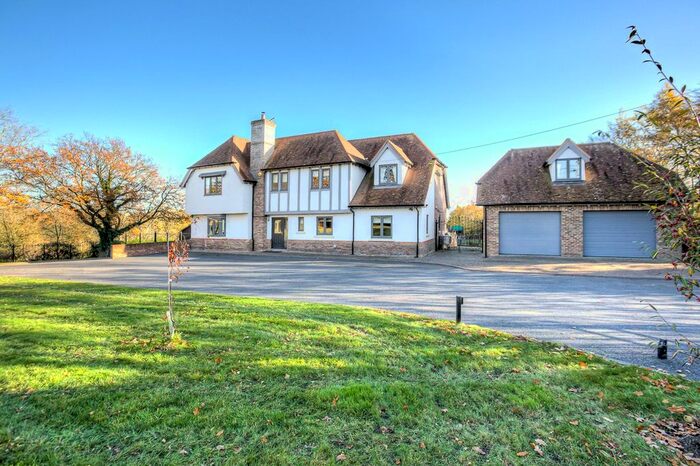4 Bedroom Detached House For Sale In East Hanningfield Road, Rettendon Common CM3