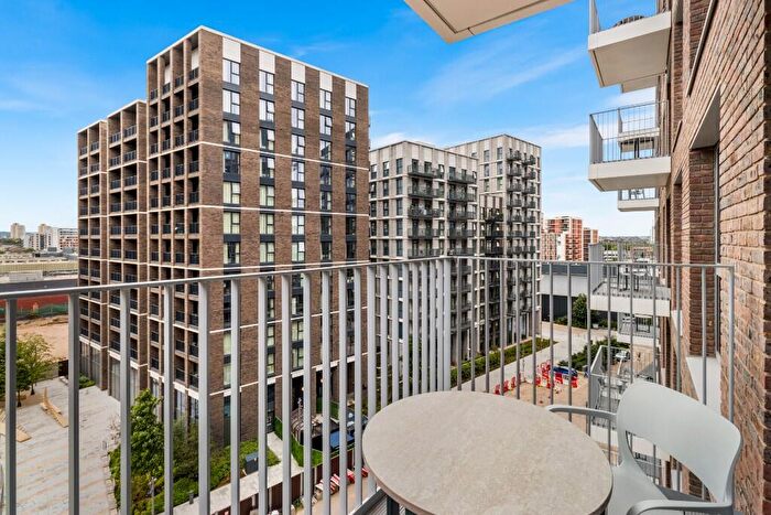 2 Bedroom Apartment To Rent In Nine Elms Lane, London, SW11