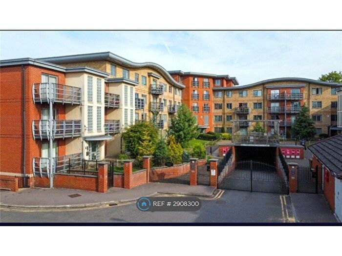 2 Bedroom Flat To Rent In Jubilee Square, Reading, RG1