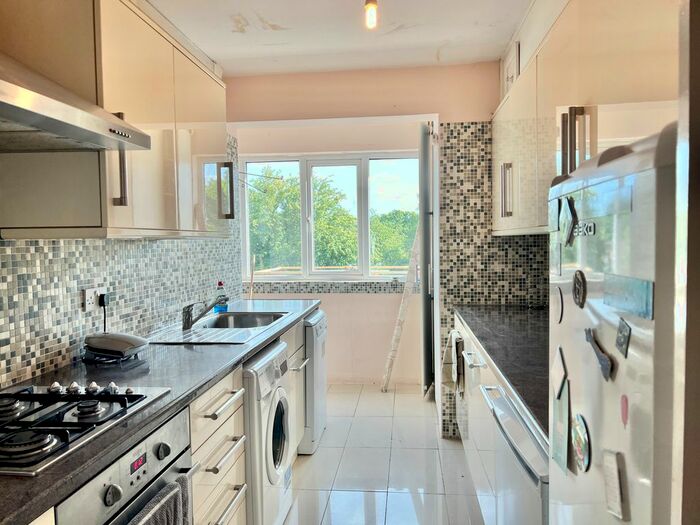 4 Bedroom Maisonette To Rent In Market Place, Falloden Way, London, NW11