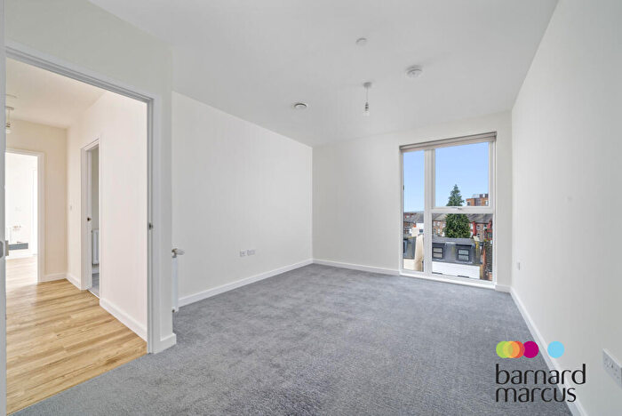 2 Bedroom Apartment To Rent In Victoria Road, Barnet, EN4