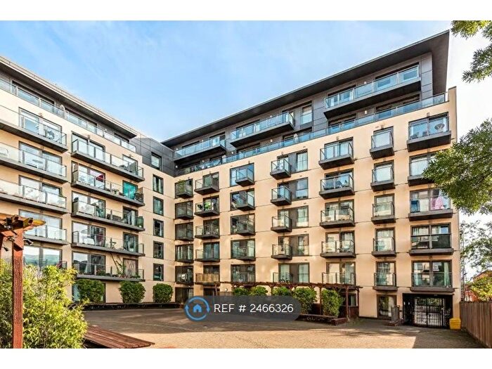 2 Bedroom Flat To Rent In High Street, Slough, SL1