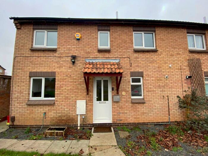 3 Bedroom House To Rent In Hammerstone Lane, Northampton, NN4