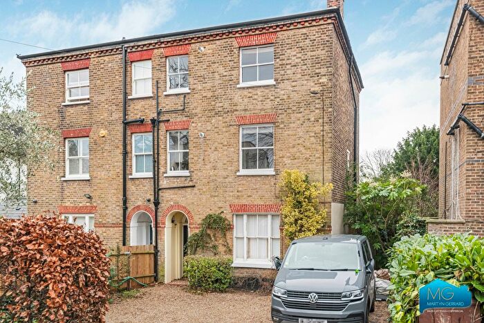 1 Bedroom Flat To Rent In Friern Park, North Finchley, London, N12