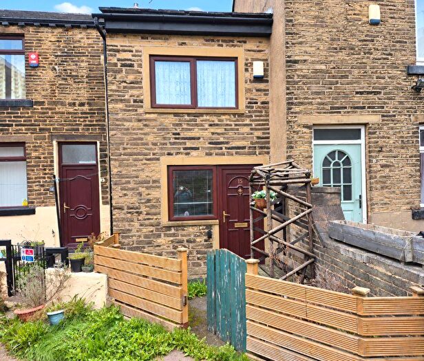2 Bedroom Terraced House For Sale In Myers Lane, Bradford, BD2