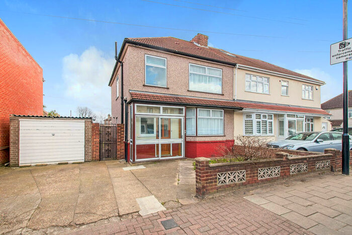 3 Bedroom Semi-Detached House To Rent In Erith Road, Bexleyheath, DA7