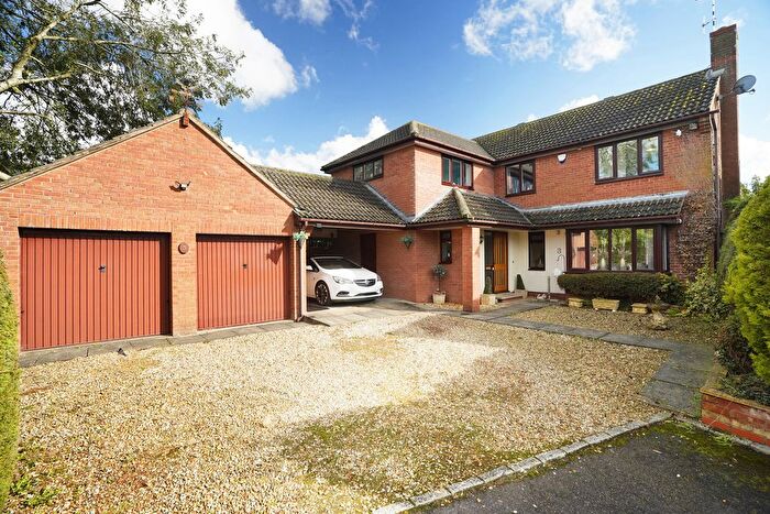 5 Bedroom Detached House For Sale In Mackaness Close, Lutterworth, LE17