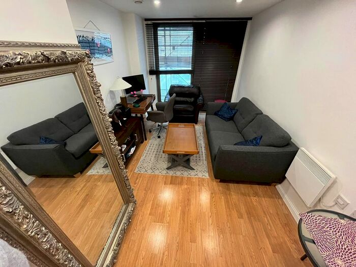 1 Bedroom Flat To Rent In Oak Square, London, SW9