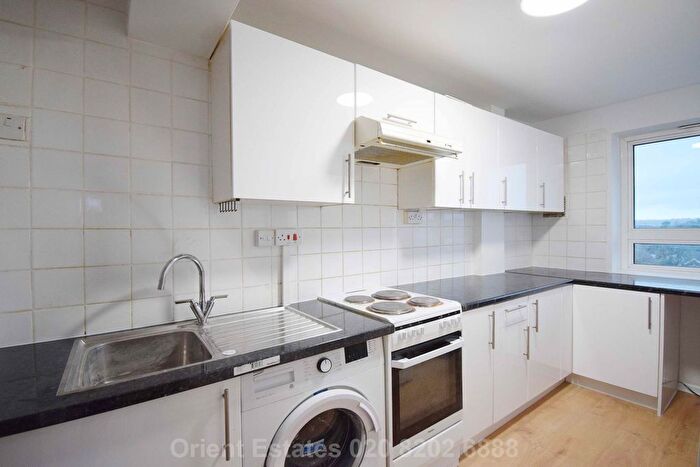 2 Bedroom Flat To Rent In Upper Fosters, London, NW4
