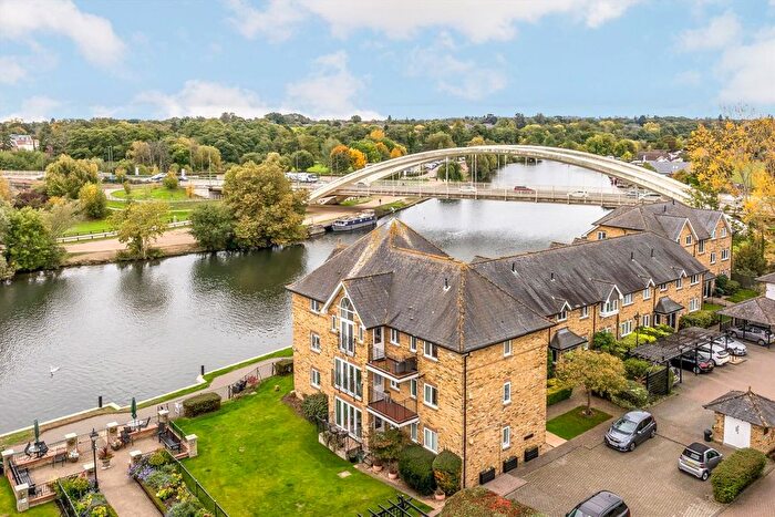 2 Bedroom Flat To Rent In Swan Walk, Shepperton, TW17
