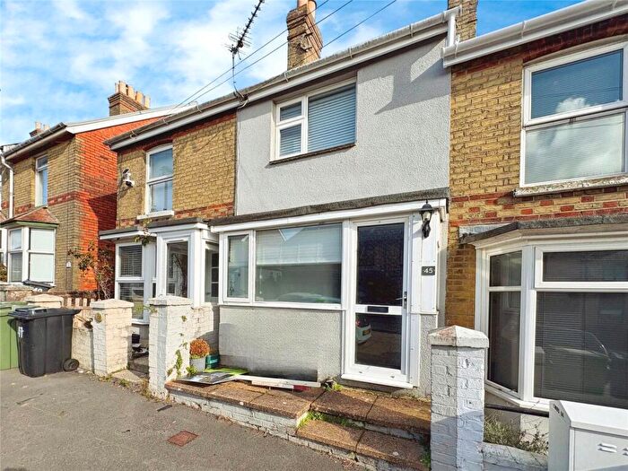2 Bedroom Terraced House For Sale In Kings Road, East Cowes, Isle Of Wight, PO32