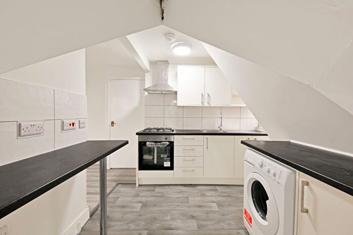 2 Bedroom Flat To Rent In Boston Road, Hanwell, W7