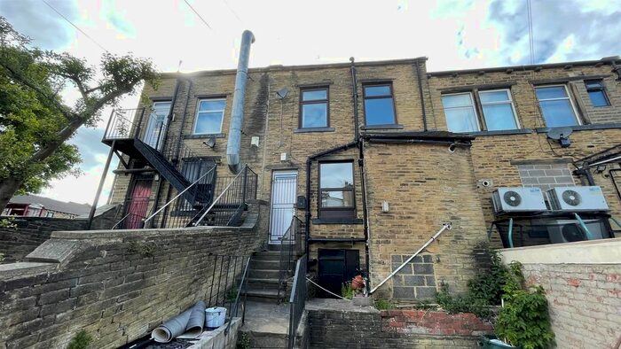 3 Bedroom Flat To Rent In Bradford Road, Idle, Bradford, BD10