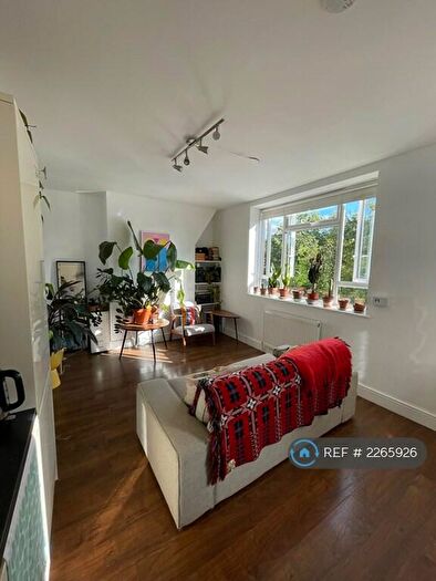 1 Bedroom Flat To Rent In Linford House, London, E2