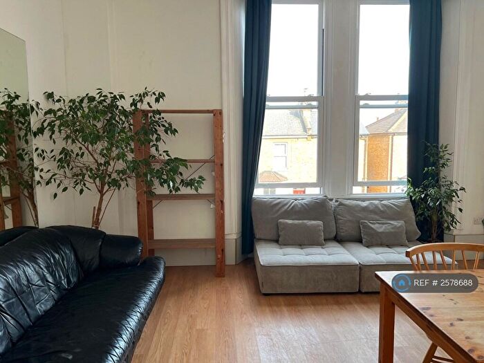 5 Bedroom Flat To Rent In The Kelly Arms, Kingston Upon Thames, KT1
