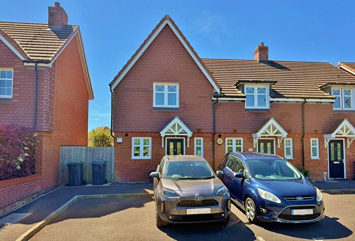 2 Bedroom End Of Terrace House For Sale In Enderlie Close, Emsworth, PO10
