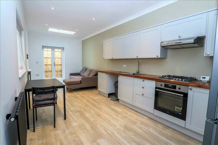1 Bedroom Apartment To Rent In West Purley, CR8