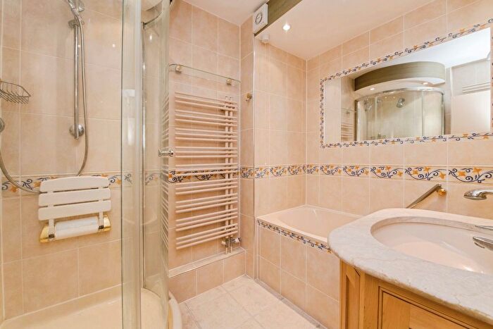 2 Bedroom Flat For Sale In Cliff Road, Budleigh Salterton, EX9