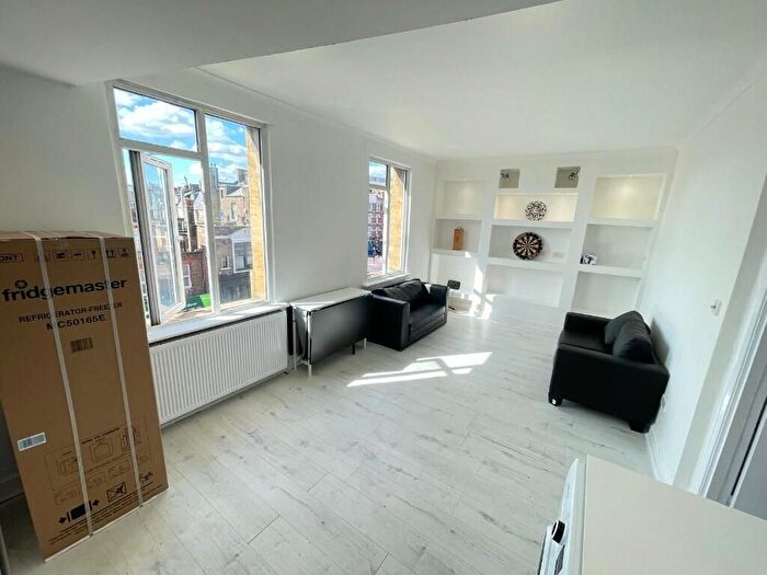 3 Bedroom Flat To Rent In Blackstock Road, Finsbury Park, N4