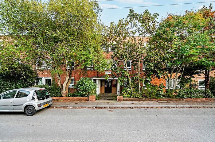 2 Bedroom Flat For Sale In Cranford Way, Highfield, Southampton, Hampshire, SO17