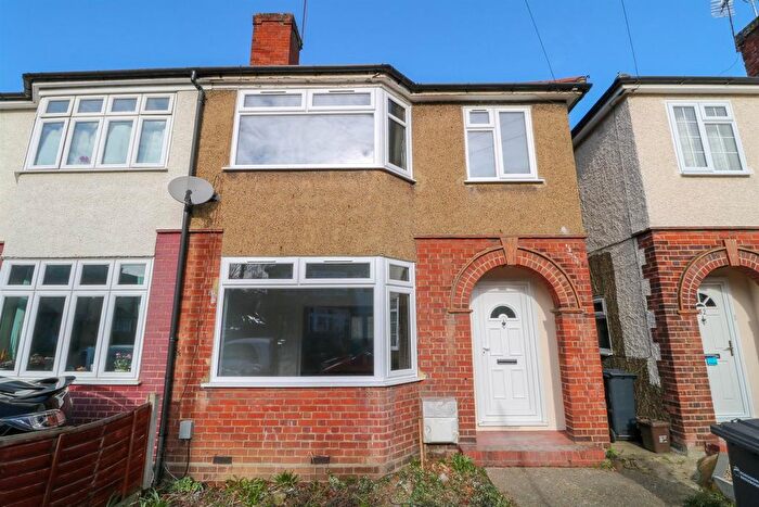 3 Bedroom Semi-Detached House To Rent In Lord Street, Hoddesdon, EN11