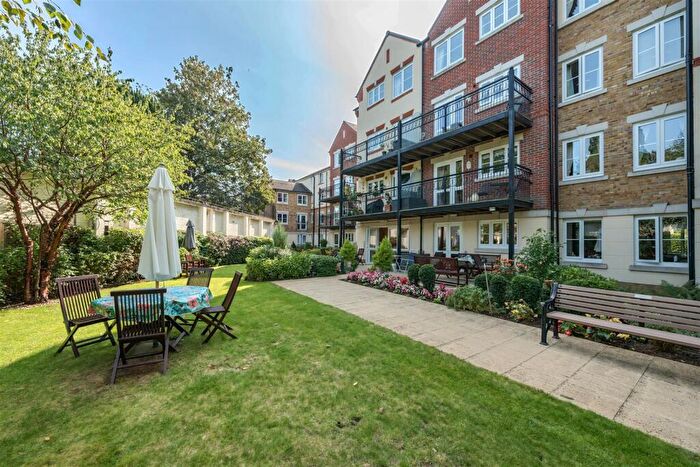 1 Bedroom Retirement Property For Sale In Ash Lodge, Walton-On-Thames, KT12