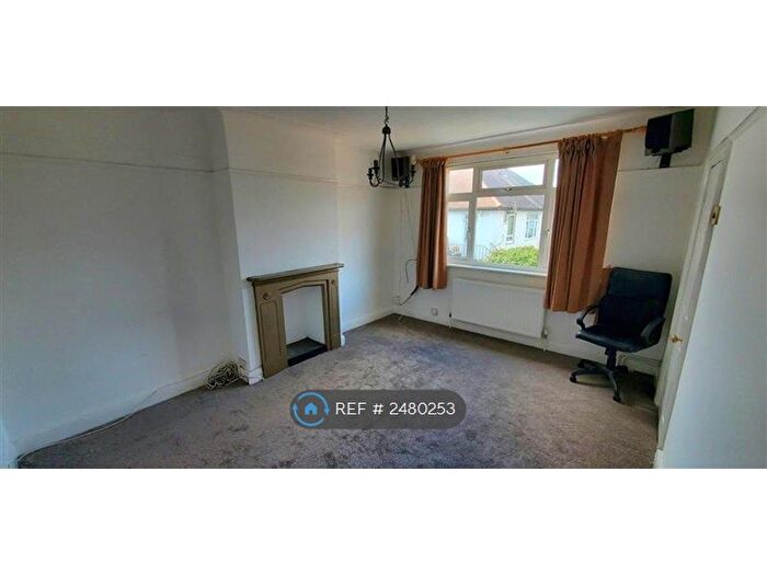 3 Bedroom Maisonette To Rent In Ashurst Drive, Ilford, IG6